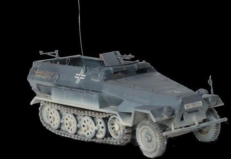 Zvezda 1/35 German SdKfz 251/1 Ausf B Personnel Carrier Kit