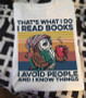 That's what I do I read books I avoid people and I know things 2D T-shirt