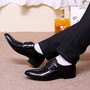 2019 New Fashion Italian Designer Formal Mens Dress Shoes Genuine Leather Black Luxury Wedding Shoes Men Flats Office Oxfords