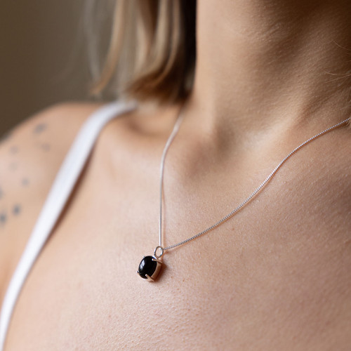 Ria Black Onyx Pendant & Chain - Silver