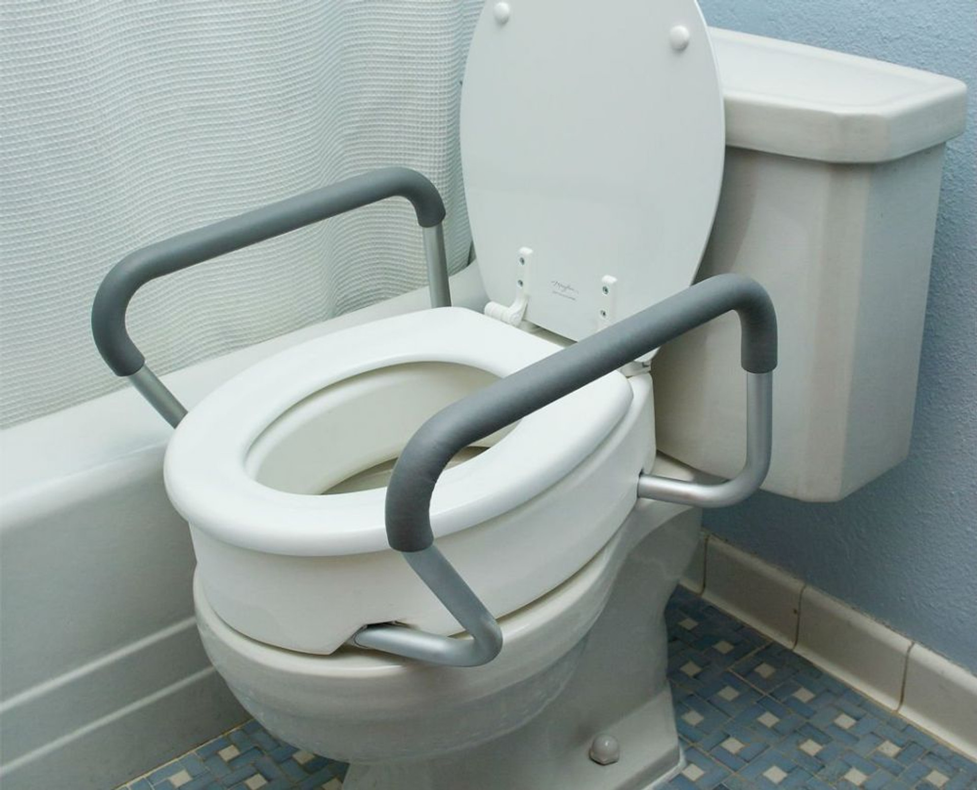 Куплю туалет б у. Унитаз для инвалидов ун-320.02 Люкс. Унитаз для инвалида с поручнем 9500/1.2/7.35. Насадка на унитаз RPM 67032. Туалет-сиденье насадка на унитаз е0905.