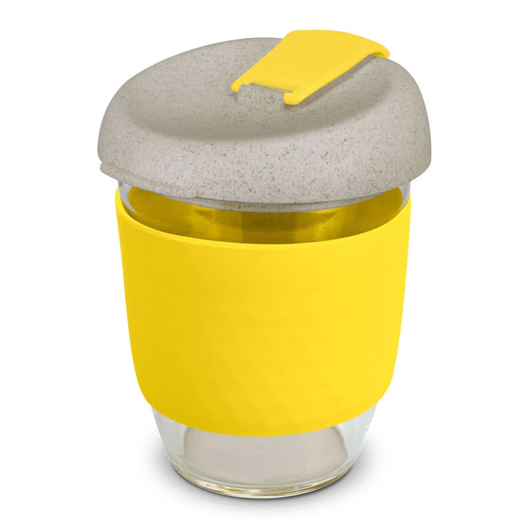 A drink bottle featuring a grey lid and a bright yellow silicone sleeve, showcasing a transparent glass body.