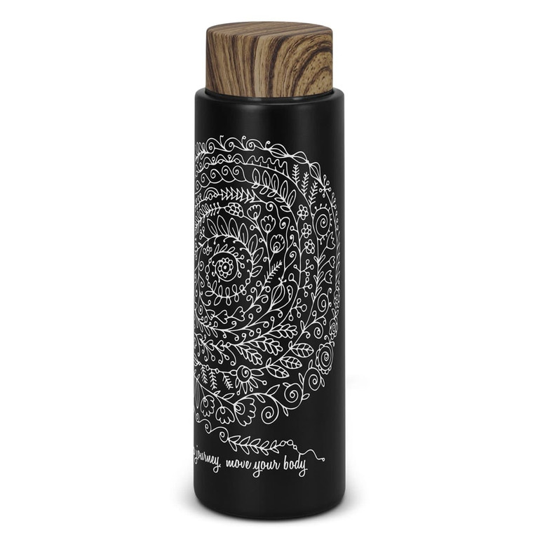 A drink bottle in matte black with a wooden lid, featuring a decorative floral design. It has a logo on the side.