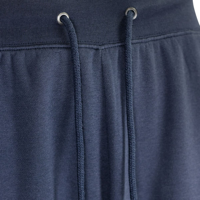 Navy blue unisex sweatpants featuring an elastic waistband with drawstrings and metal eyelets. Includes a logo.