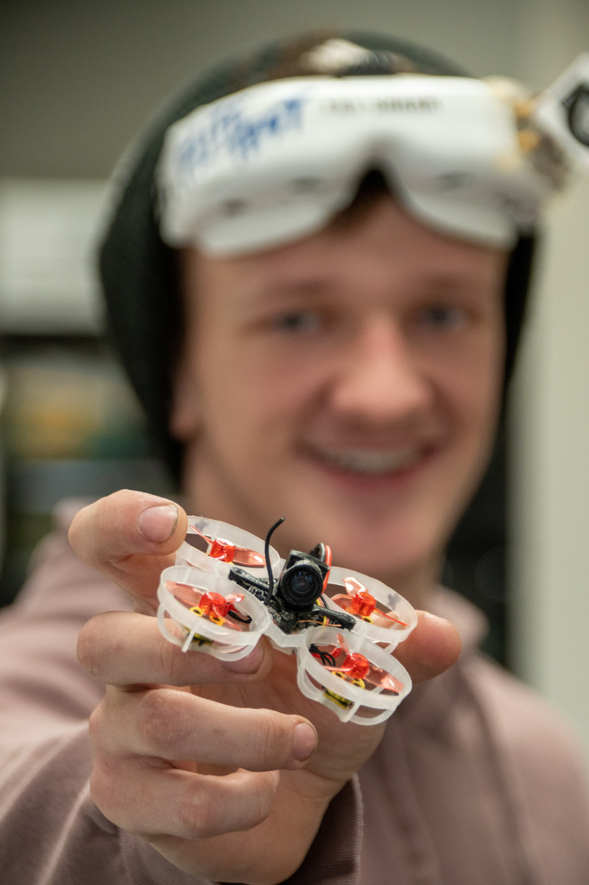 Pack Tiny Whoop pour débutant Ei-4S Mini Drone et Masque FPV - e-shop