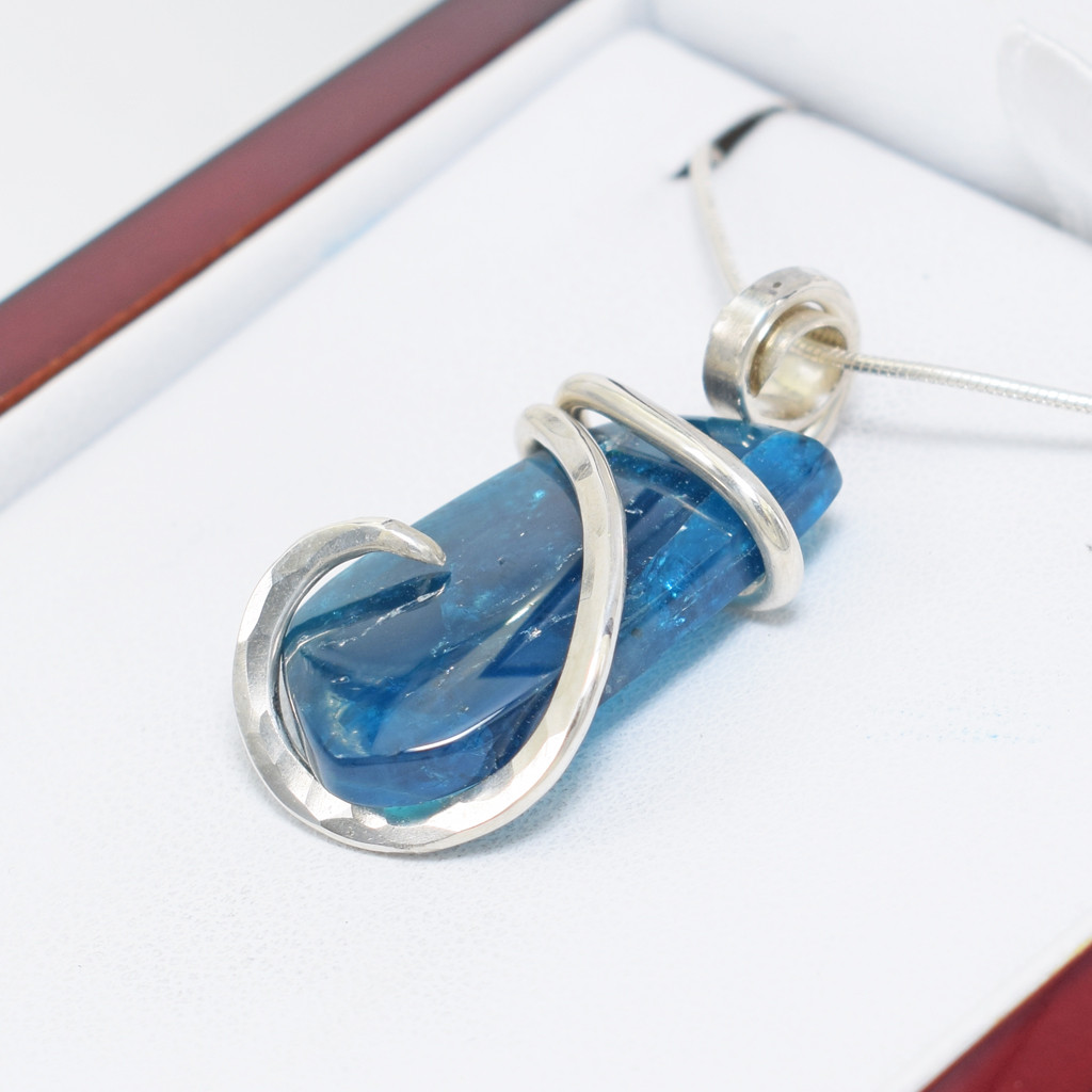 Neon Blue Apatite Pendant (M1071)