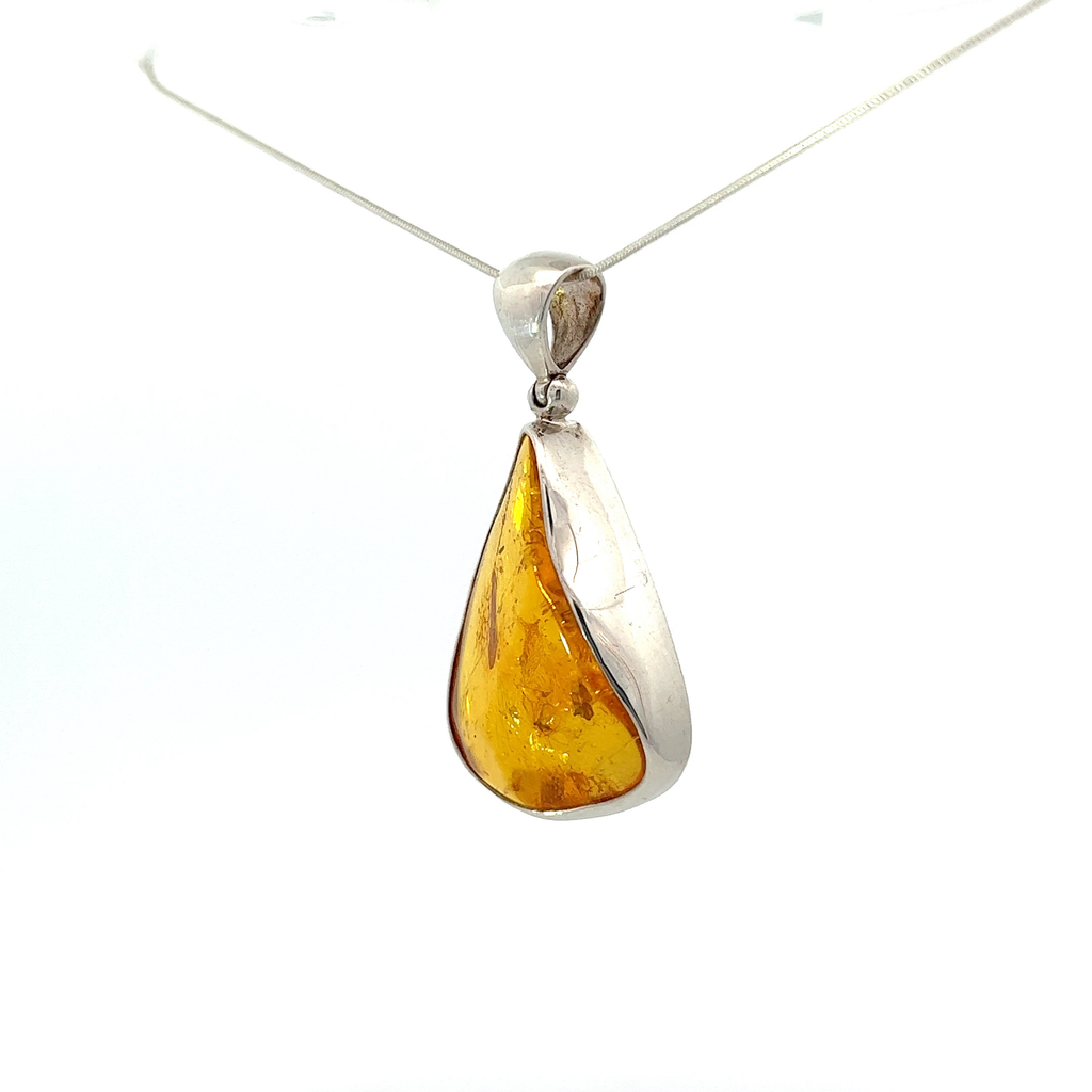Baltic Amber Pendant Necklace (SB2310)