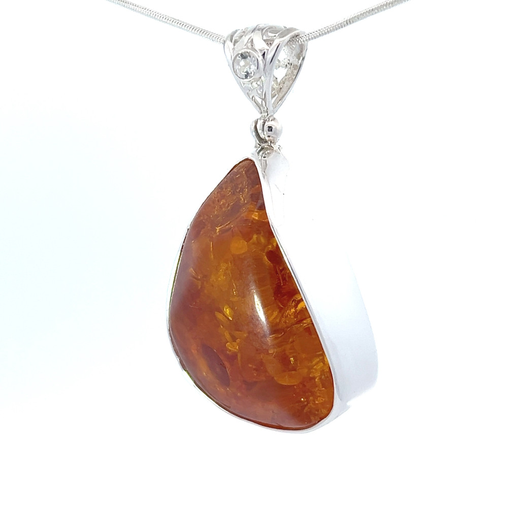 Baltic Amber Pendant Necklace (AE1234)
