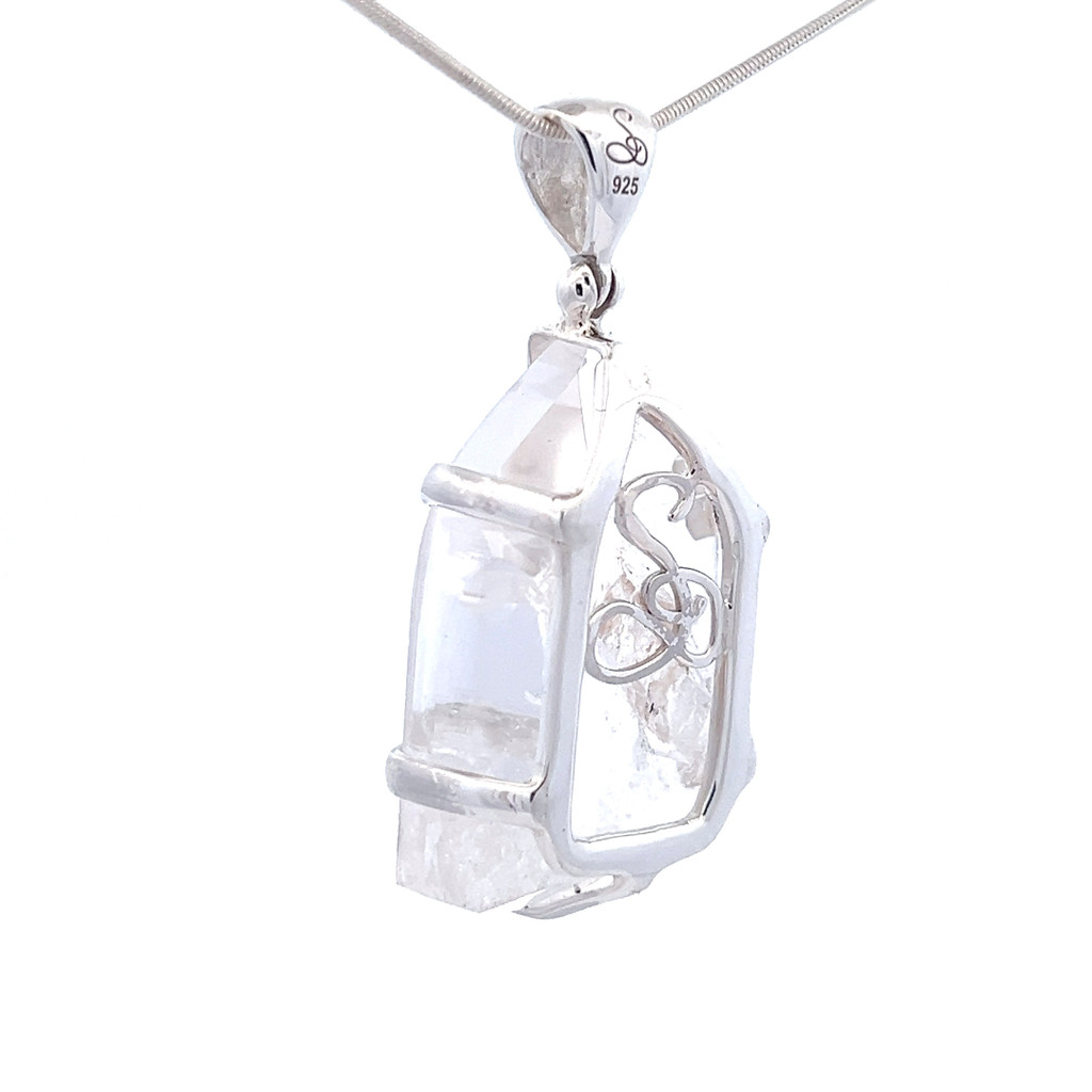 Manifestation Quartz Pendant (AE1005)
