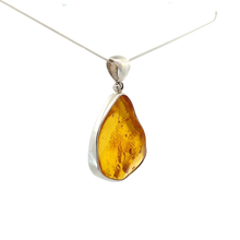 Baltic Amber Pendant Necklace (SB2310)