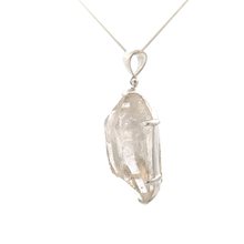 Tibetan Himalayan Quartz Pendant (SB1364)