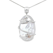 Manifestation Quartz Pendant (AE1005)