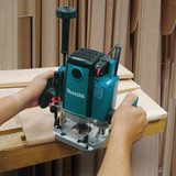 Makita 3-1/4 HP/15A 9000 to 22,000 rpm Plunge Router
