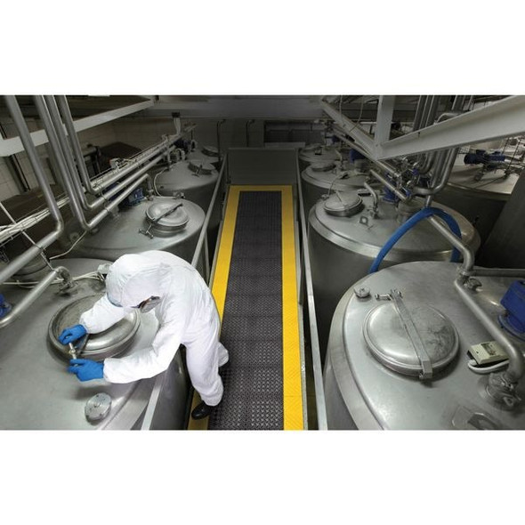 Notrax Interlocking Drainage Mat, 5 ft L x 3 ft W, 1 in Thickness, PVC, Diamond, Black 620S0035BY