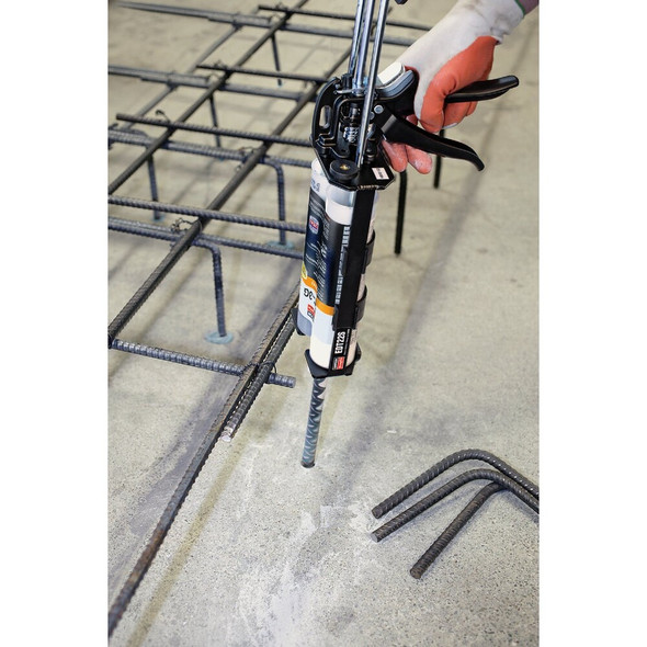 Simpson Strong-Tie 22 Oz. High-Strength Epoxy Adhesive with Nozzle & Extension SET3G22-N 107425