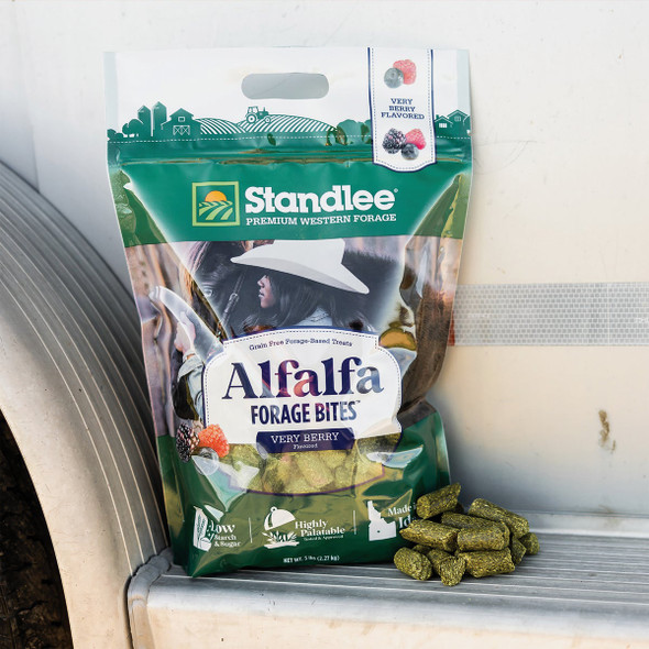 Standlee Premium Western Forage 5 Lb. Very Berry Flavored Alfalfa Forage Bites 1175-41012-0-0 728450