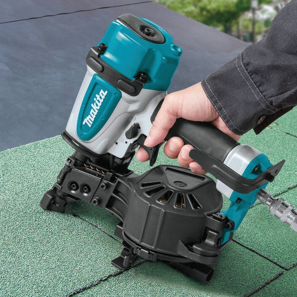 Makita Straight 1-3-4 In. Coil Roofing Nailer AN454 347542