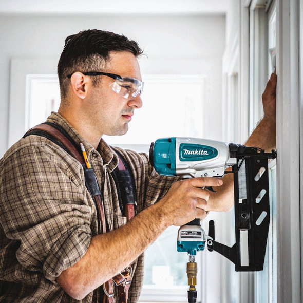 Makita 16-Gauge 2-1/2 In. Straight Finish Nailer