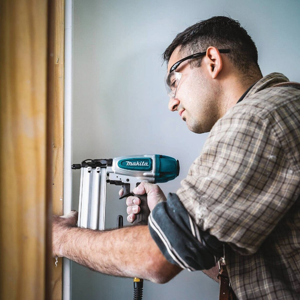 Makita 18-Gauge 2 In. Brad Nailer AF506 369216