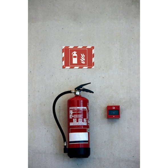 Manufacturer Varies Sign Holder,Red; White,14.06" H,PK2 4770132 Manufacturer Varies Sign Holder,Red; White,14.06" H,PK2 4770132