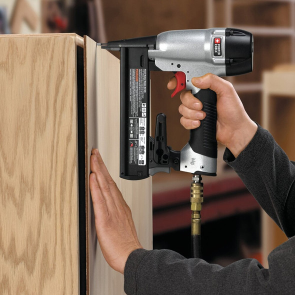 Porter Cable 18-Gauge 1-4-In. Crown 1-1-2 In. Finish Stapler Kit NS150C 330728