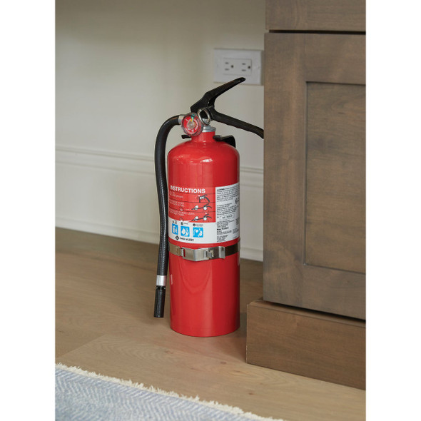 First Alert 3-A:40-B:C Rechargeable Heavy-Duty Commercial/Residential Fire Extinguisher First Alert 3-A:40-B:C Rechargeable Heavy-Duty Commercial/Residential Fire Extinguisher