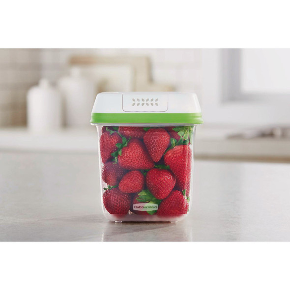 Rubbermaid FreshWorks Produce Saver 7.2 C. Clear Medium Food Storage Container Rubbermaid FreshWorks Produce Saver 7.2 C. Clear Medium Food Storage Container