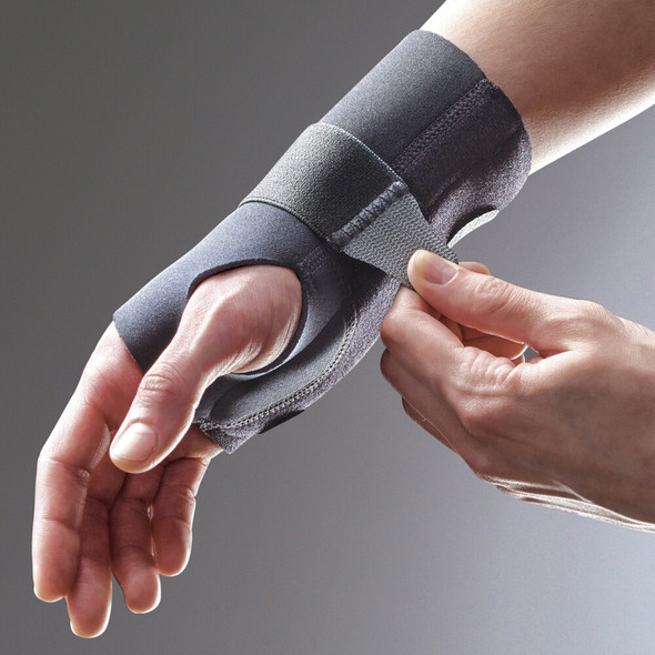 FUTURO Right-Hand Small-Medium Wrist Support - Black - 1 Each 48400EN SPR-MMM48400EN
