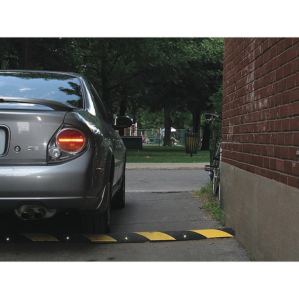 Manufacturer Varies Speed Bump, Rubber, 3 in Height, 72 in Length, 4 lb, Black/Yellow GNRS2611YB