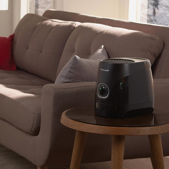 Honeywell 0.8 Gal. Capacity Small Size Room Cool Mist Humidifier HEV-320B 559156