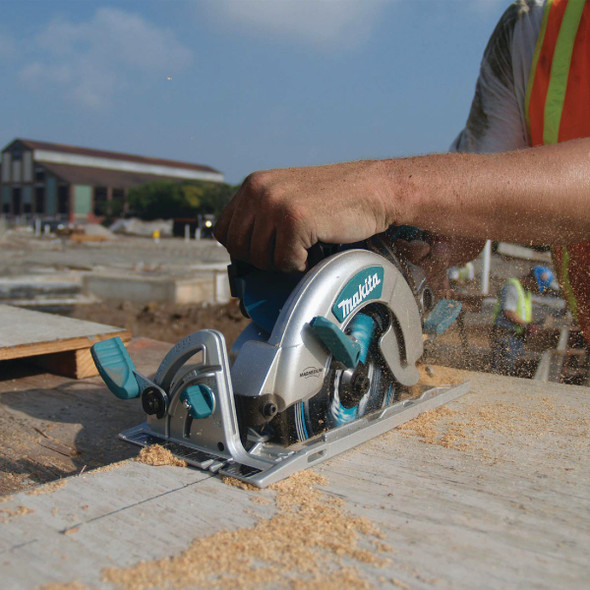 Makita 7-1-4 In. 15-Amp Magnesium Worm Drive Circular Saw 5377MG 302432