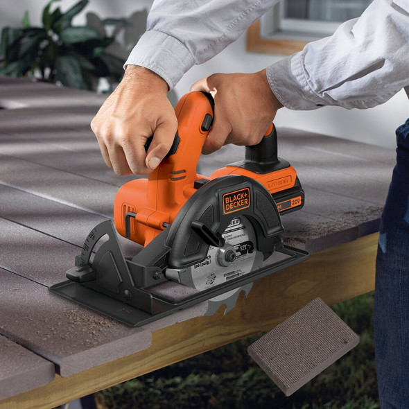 Black & Decker 20V MAX Lithium-Ion 5-1-2 In. Cordless Circular Saw Kit BDCCS20C 303897