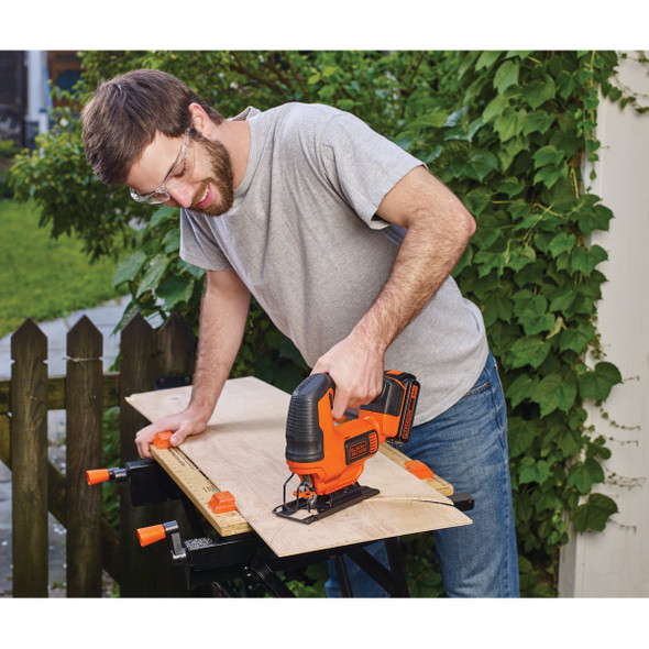 Black & Decker 20V MAX Lithium-Ion 1.5 Ah Cordless Jig Saw Kit BDCJS20C 303875