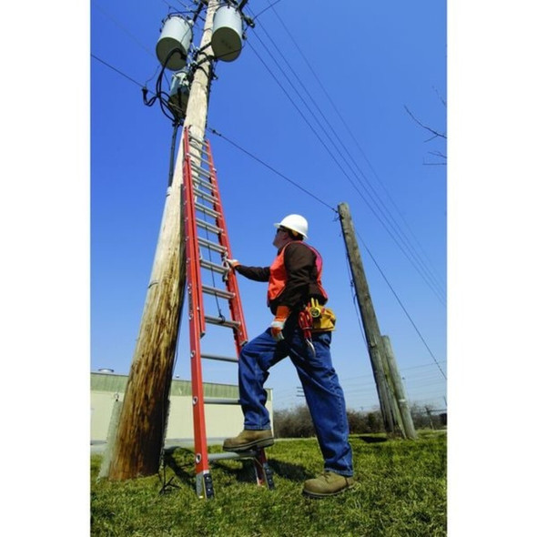 Louisville Fiberglass Extension Ladder, 300 lb. Load Capacity FE3240