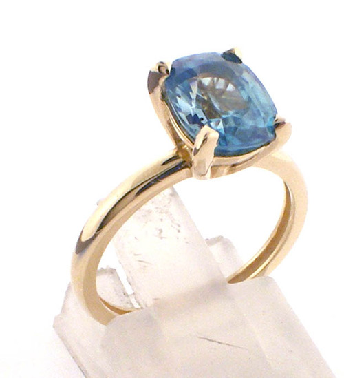 10 karat yellow gold Blue Zircon ring weighing 2.80 grams. Finger size 6.25 . Blue Zircon weighs 3.07 carats 10 karat yellow gold Blue Zircon ring weighing 2.80 grams. Finger size 6.25 . Blue Zircon weighs 3.07 carats