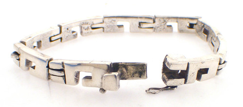 Sterling silver link bracelet weighing 32 grams. 7 inches in length Sterling silver link bracelet weighing 32 grams. 7 inches in length