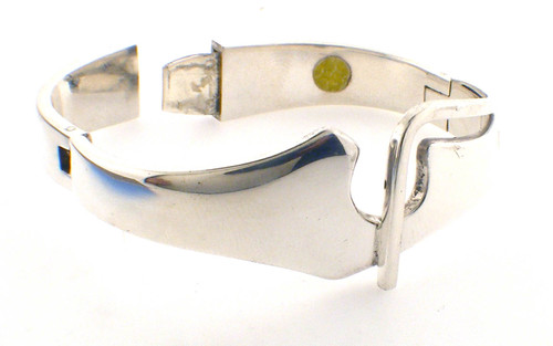 Sterling Silver hinged bangle bracelet weighing 53.5 grams Sterling Silver hinged bangle bracelet weighing 53.5 grams