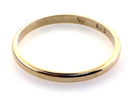 14 karat yellow gold 1.8mm wedding band weighing 1.2 grams. Finger size 6.5 14 karat yellow gold 1.8mm wedding band weighing 1.2 grams. Finger size 6.5