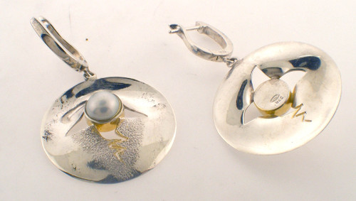 Sterling and pearl drop earrings weighing 10.6 grams