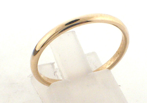 14 karat yellow gold 2mm wedding band weighing 2.2 grams.  Finger size 9.25