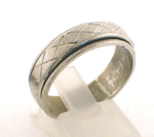 Sterling Silver spinner wedding band weighing 6.3 grams.  Finger size 11