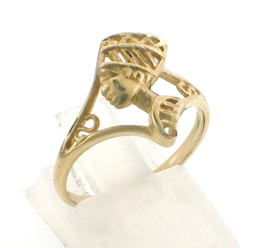 10 karat yellow gold Egyptian head ring weighing 1.9 grams. Finger size 6.75