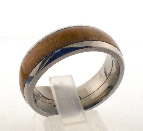 Titanium and kauri wedding band. The total weight of the ring is 3.9 grams and is made for a finger size of 11.