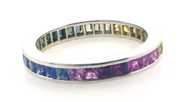 18 karat white gold Rainbow sapphire ring weighing 4.7 grams.  Finger size 9  (cannot be sized)