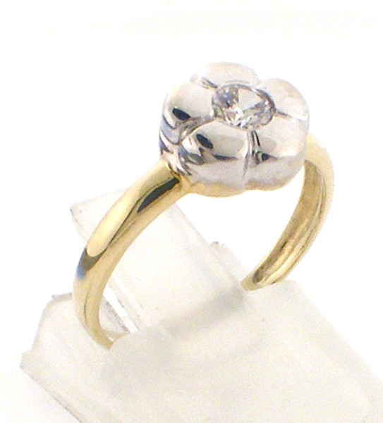 14 karat yellow gold flower design ring with cubic zirconia.  Flower is rhodium plated.  Ring size 6.25. 2.2grams