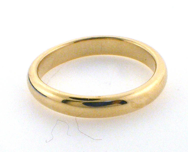 14 karat yellow gold wedding band weighing 4.9 grams. Finger size 8.75