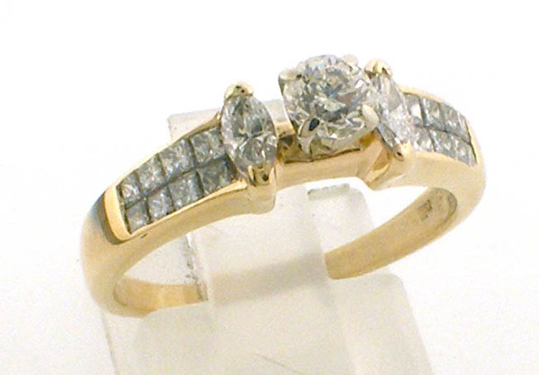 14 karat yellow gold ring weighing 3.7 grams. Center diamond is approx .25ct. Side diamonds approx .50ct


finger size 7.75