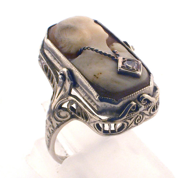 14 karat white gold Cameo ring weighing 4.5 grams.  SZ 6.5