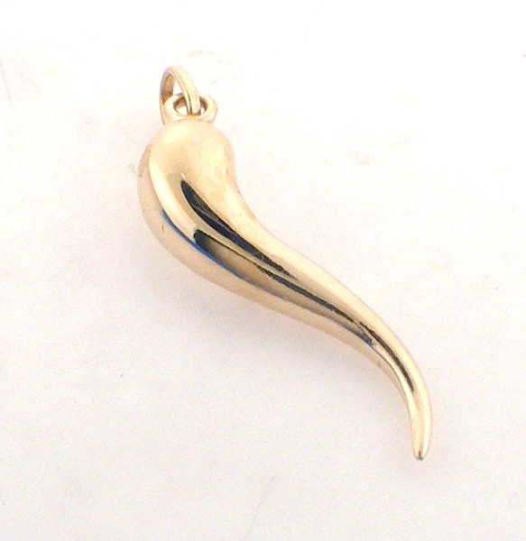 14 karat yellow gold Italian Horn weighing 1.7 grams