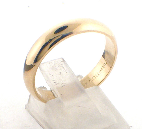 14 karat yellow gold 4.5mm wedding band size 10 weighing 5.1 grams